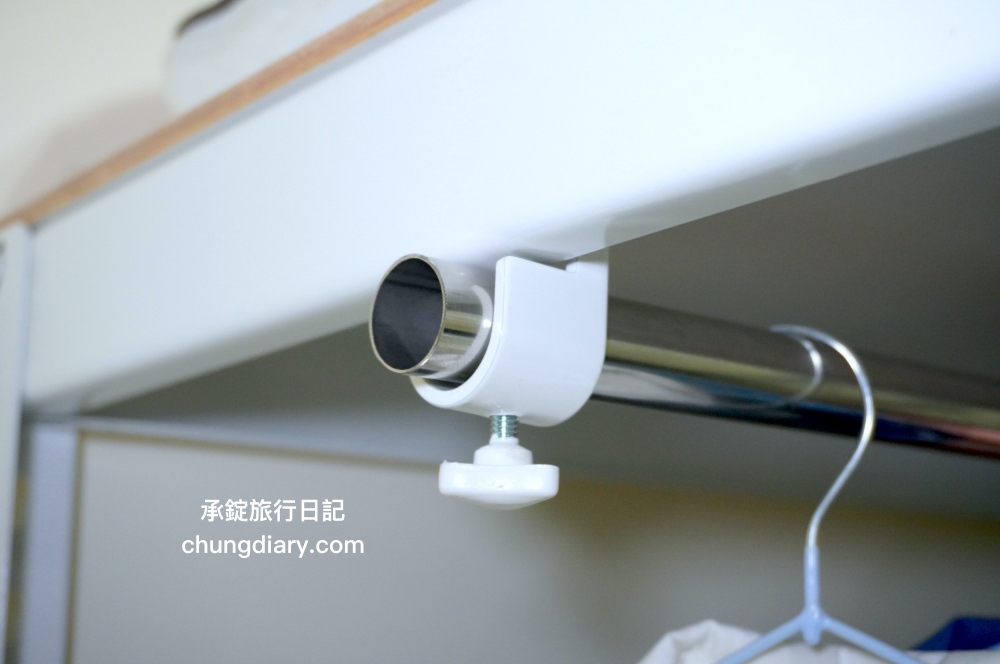 開放式衣櫃推薦【空間特工】工業風「雪皓白」簡約設計，免螺絲角鋼開放式衣櫃、衣架、玄關衣帽架，還有提供十年保固！