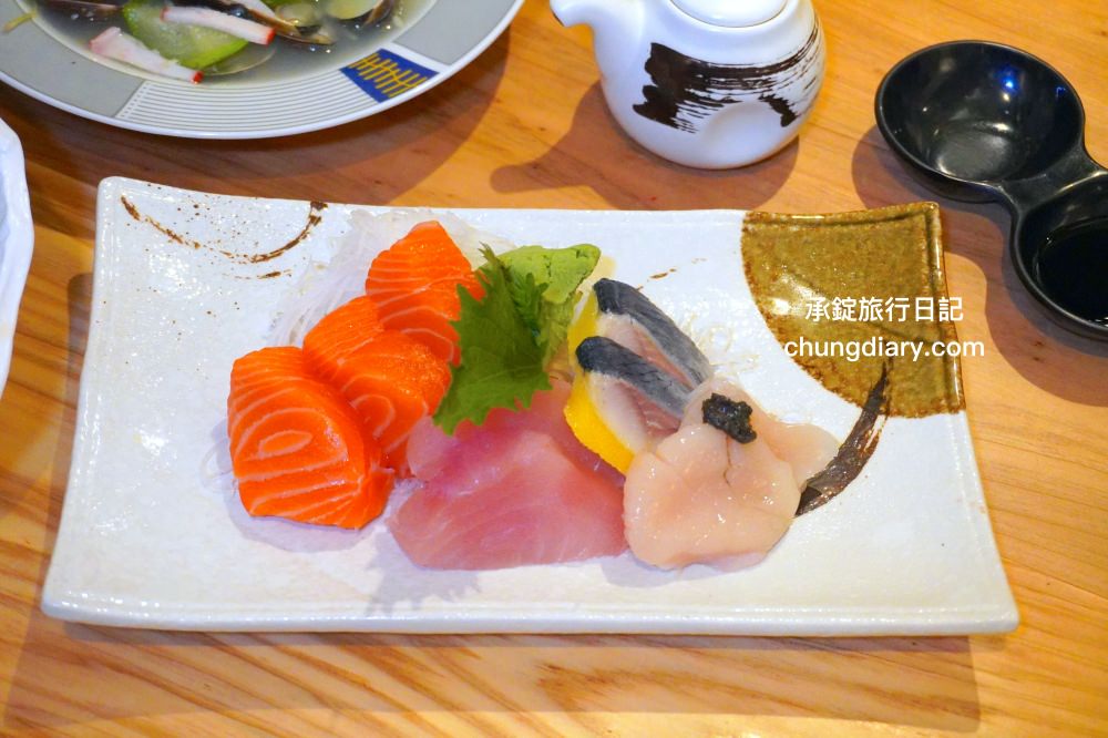 台中太平【九屋太平の聚客所】平價日式料理專賣店推薦！生魚片刺身、握壽司、手捲、串燒、丼飯、生食丼、揚物…等超多選擇。