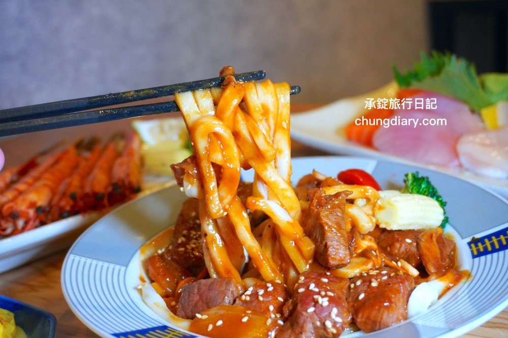 台中太平【九屋太平の聚客所】平價日式料理專賣店推薦！生魚片刺身、握壽司、手捲、串燒、丼飯、生食丼、揚物…等超多選擇。