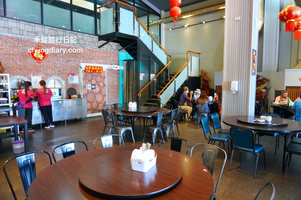 高雄一日遊帆船體驗｜興達港情人碼頭搭船、茄萣濕地公園賞鳥、大興魚市場海鮮食材、台灣滷味博物館、岡山佳香品味小菜館。