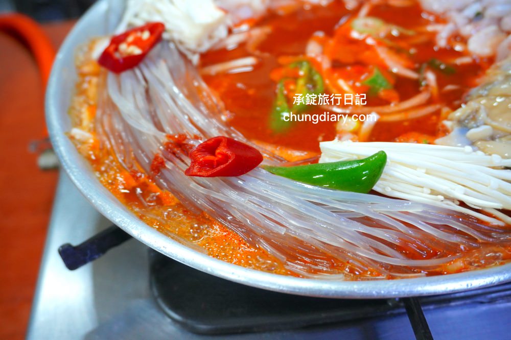 南浦洞美食【大海家 바다집】白鍾元推薦餐廳，隱藏在巷弄釜山50年老店！招牌必點「水中火鍋수중전골」章魚、蝦、蛤蜊、貝類、海鮮…辣海鮮火鍋。