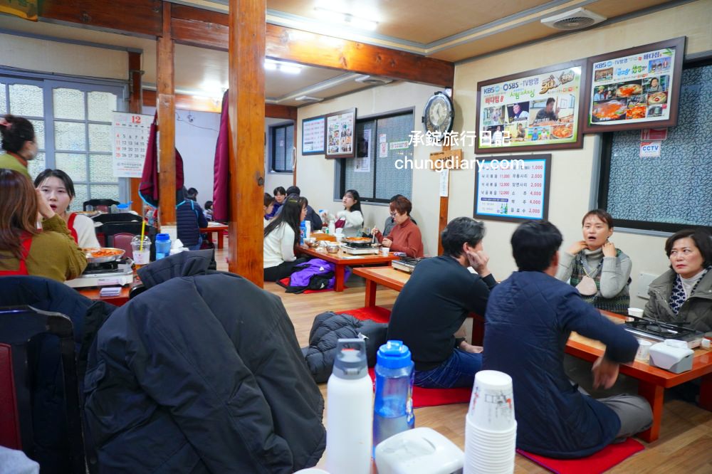 南浦洞美食【大海家 바다집】白鍾元推薦餐廳，隱藏在巷弄釜山50年老店！招牌必點「水中火鍋수중전골」章魚、蝦、蛤蜊、貝類、海鮮…辣海鮮火鍋。