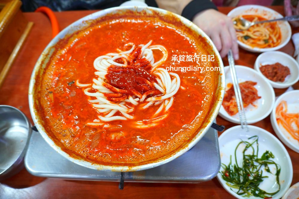 南浦洞美食【大海家 바다집】白鍾元推薦餐廳，隱藏在巷弄釜山50年老店！招牌必點「水中火鍋수중전골」章魚、蝦、蛤蜊、貝類、海鮮…辣海鮮火鍋。