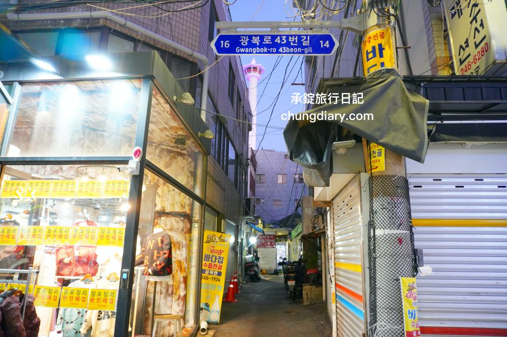 南浦洞美食【大海家 바다집】白鍾元推薦餐廳，隱藏在巷弄釜山50年老店！招牌必點「水中火鍋수중전골」章魚、蝦、蛤蜊、貝類、海鮮…辣海鮮火鍋。