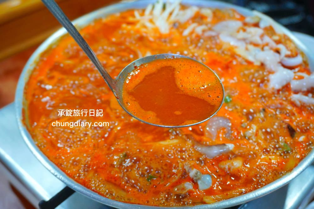 南浦洞美食【大海家 바다집】白鍾元推薦餐廳，隱藏在巷弄釜山50年老店！招牌必點「水中火鍋수중전골」章魚、蝦、蛤蜊、貝類、海鮮…辣海鮮火鍋。