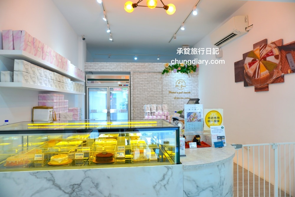 台中千層蛋糕推薦【2度C Ni Guo逢甲店】每日手作蛋糕甜點，平價而不凡的美味表現！點心、下午茶、外帶伴手禮的好選擇。