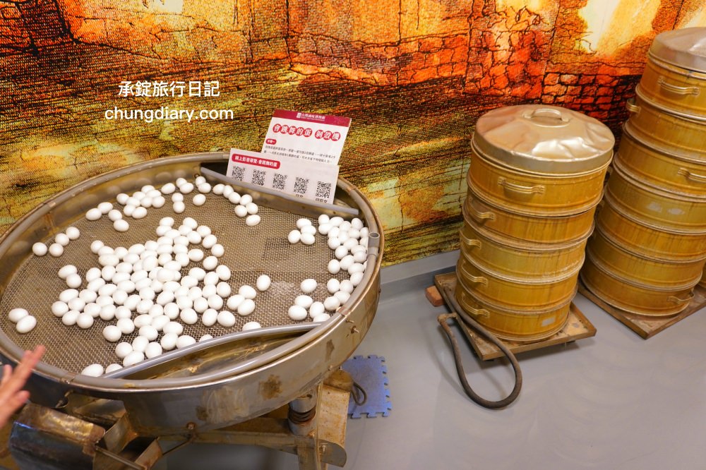 高雄一日遊帆船體驗｜興達港情人碼頭搭船、茄萣濕地公園賞鳥、大興魚市場海鮮食材、台灣滷味博物館、岡山佳香品味小菜館。