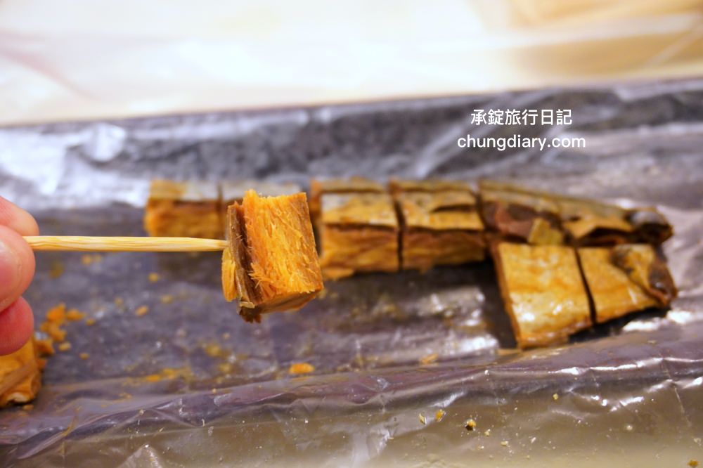 高雄一日遊帆船體驗｜興達港情人碼頭搭船、茄萣濕地公園賞鳥、大興魚市場海鮮食材、台灣滷味博物館、岡山佳香品味小菜館。