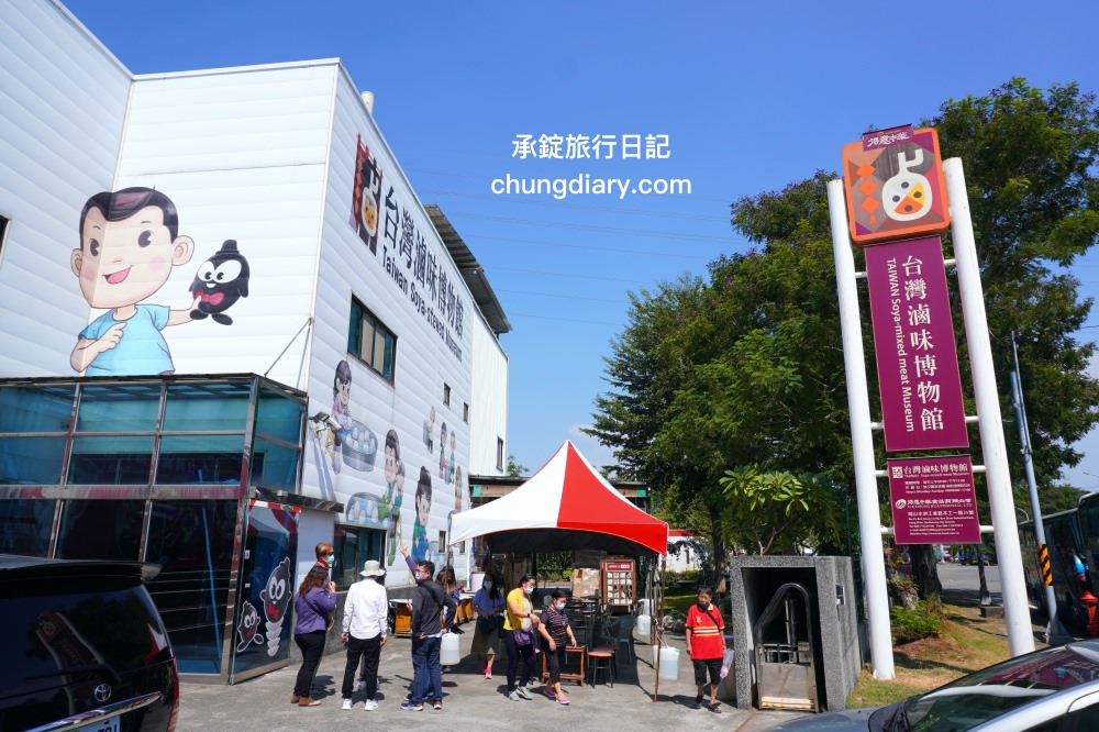 高雄一日遊帆船體驗｜興達港情人碼頭搭船、茄萣濕地公園賞鳥、大興魚市場海鮮食材、台灣滷味博物館、岡山佳香品味小菜館。