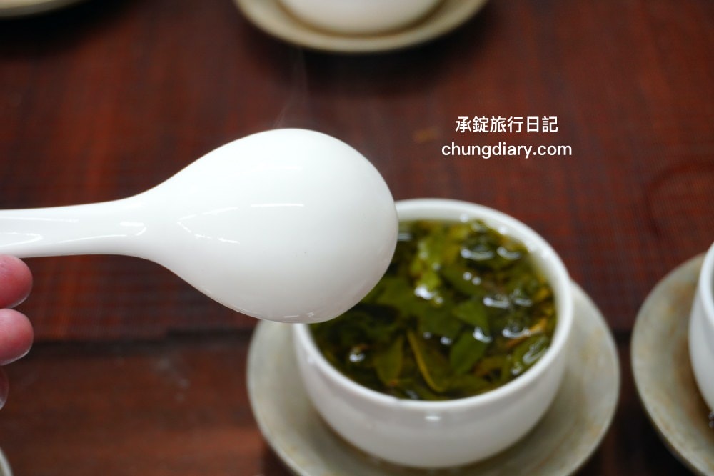 全台最美茶園！嘉義梅山私房景點【太和寈芳茶廠】隱藏版茶園秘境【大風埕觀日峰】一望無際綠油油的茶園風光。