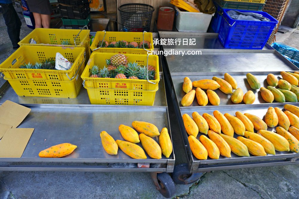 屏東火車站附近【秋林牛乳大王】在地50年老店，必吃「榴槤牛乳冰」堆高高超浮誇！