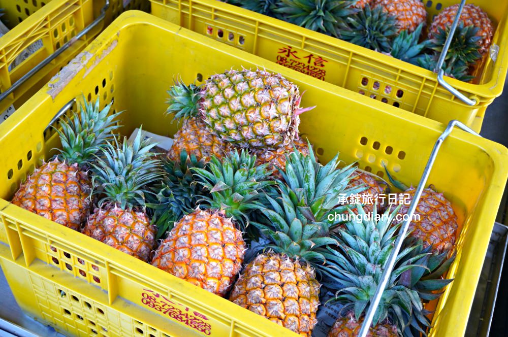 屏東火車站附近【秋林牛乳大王】在地50年老店，必吃「榴槤牛乳冰」堆高高超浮誇！