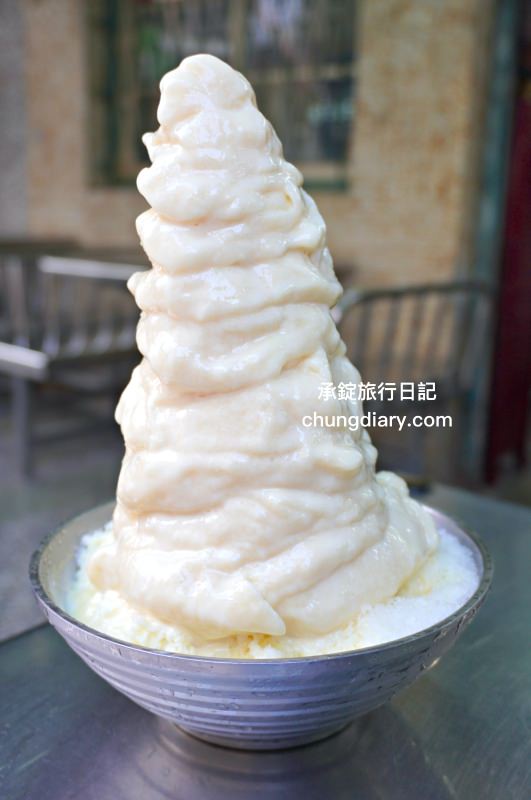 屏東火車站附近【秋林牛乳大王】在地50年老店，必吃「榴槤牛乳冰」堆高高超浮誇！