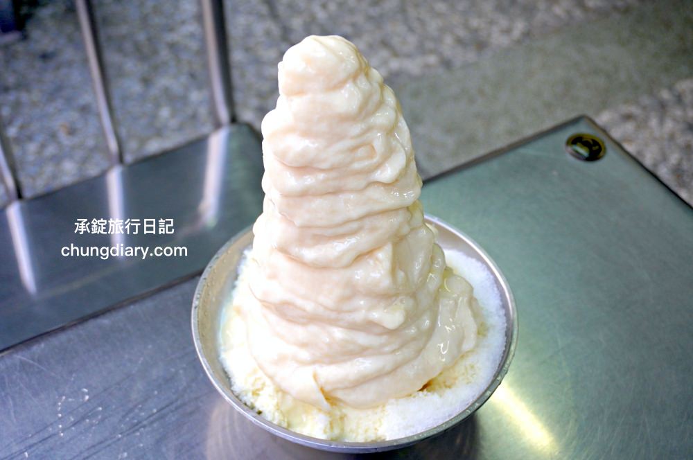 屏東火車站附近【秋林牛乳大王】在地50年老店，必吃「榴槤牛乳冰」堆高高超浮誇！