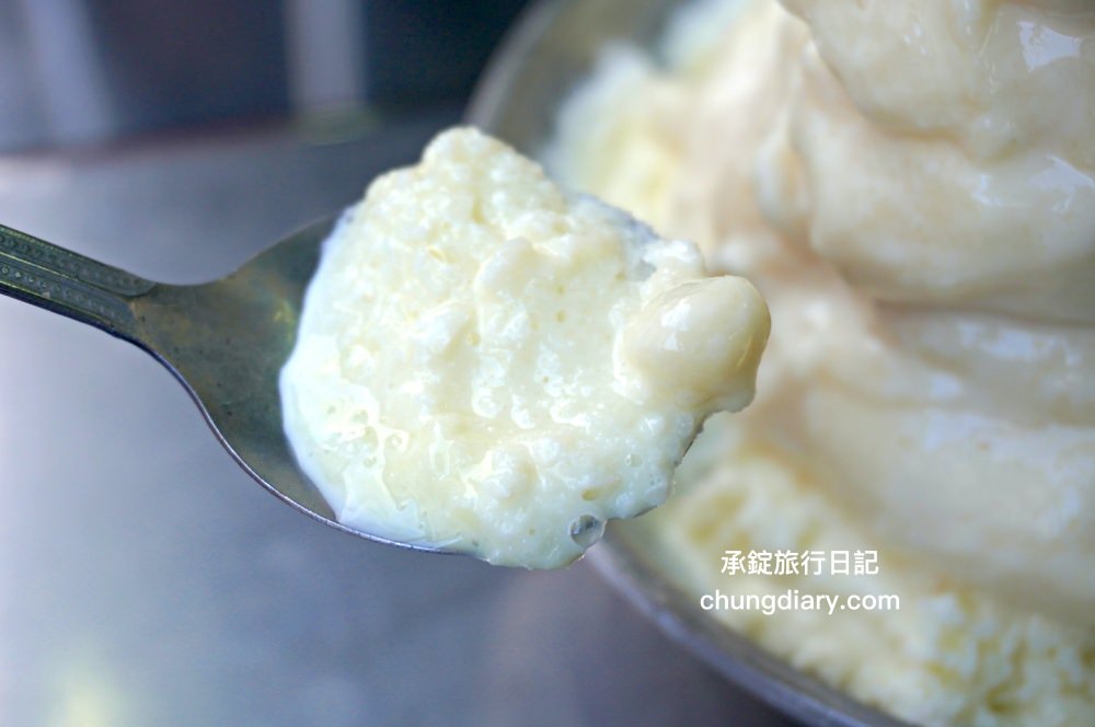 屏東火車站附近【秋林牛乳大王】在地50年老店，必吃「榴槤牛乳冰」堆高高超浮誇！