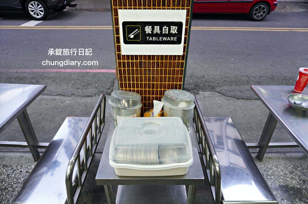 屏東火車站附近【秋林牛乳大王】在地50年老店，必吃「榴槤牛乳冰」堆高高超浮誇！