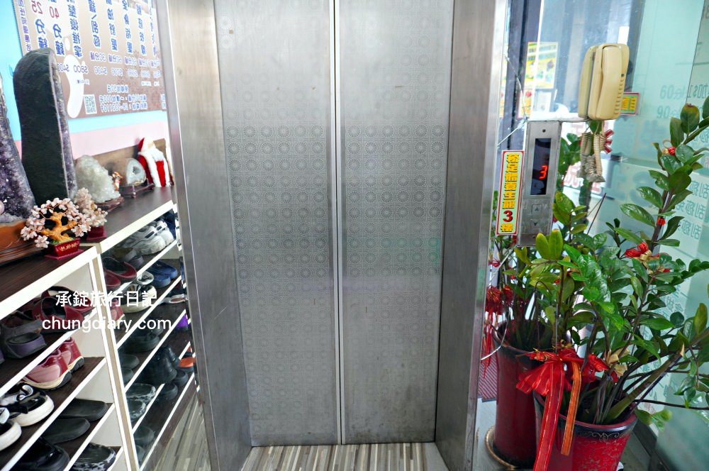 屏東火車站附近【菘足體養生館】高CP值按摩店推薦！肩頸舒筋、腳底按摩、精油舒筋、全身指壓、拔罐刮痧、足體按摩、傳統整復推拿。