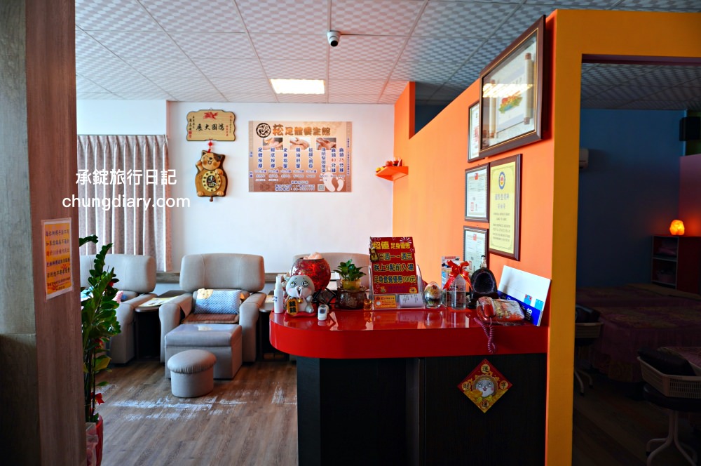 屏東火車站附近【菘足體養生館】高CP值按摩店推薦！肩頸舒筋、腳底按摩、精油舒筋、全身指壓、拔罐刮痧、足體按摩、傳統整復推拿。