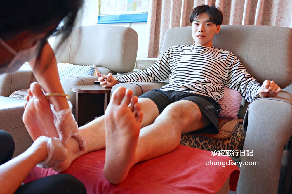 屏東火車站附近【菘足體養生館】高CP值按摩店推薦！肩頸舒筋、腳底按摩、精油舒筋、全身指壓、拔罐刮痧、足體按摩、傳統整復推拿。