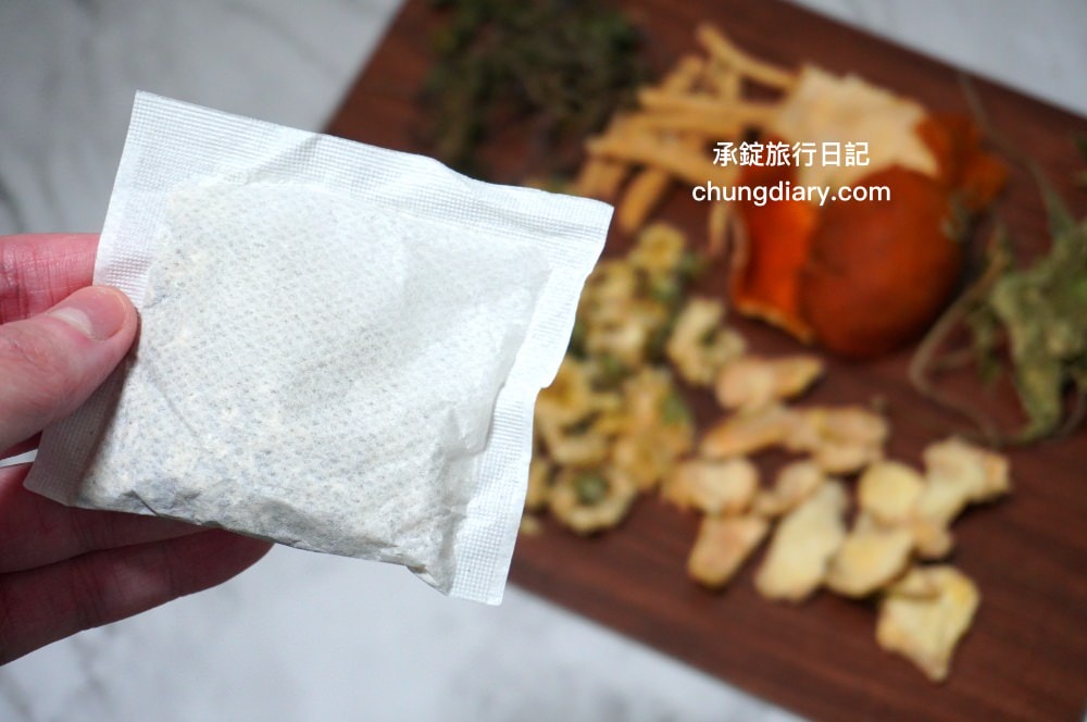 漢方養生茶推薦【常逸茶】全德中醫團隊研發，添加中藥與花草原料：金錢薄荷、西洋參、桔梗、陳皮、桑葉、甘草、菊花、乾薑。主打補充營養、調養正氣、減緩腦霧的茶品！
