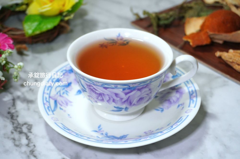 漢方養生茶推薦【常逸茶】全德中醫團隊研發，添加中藥與花草原料：金錢薄荷、西洋參、桔梗、陳皮、桑葉、甘草、菊花、乾薑。主打補充營養、調養正氣、減緩腦霧的茶品！