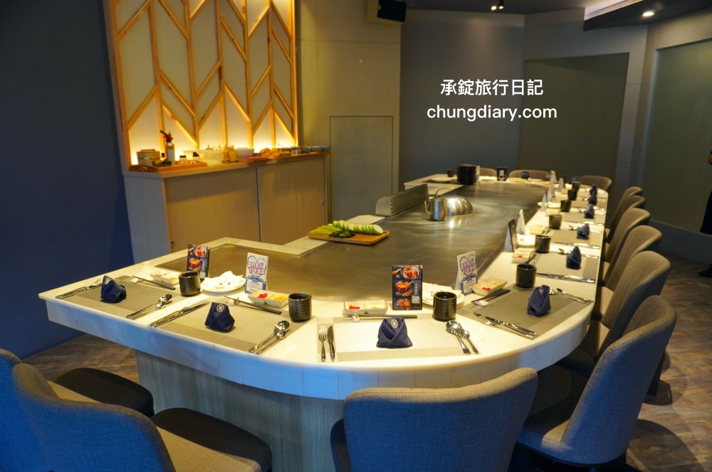 明水然・樂 新竹林森店｜新竹火車站正對面，幾乎0負評的無菜單鐵板燒，採預約制！野生活龍蝦、日本A5和牛、和牛漢堡、北海道生食級干貝…等海陸大餐，來自台北一位難求的爆紅鐵板燒品牌。