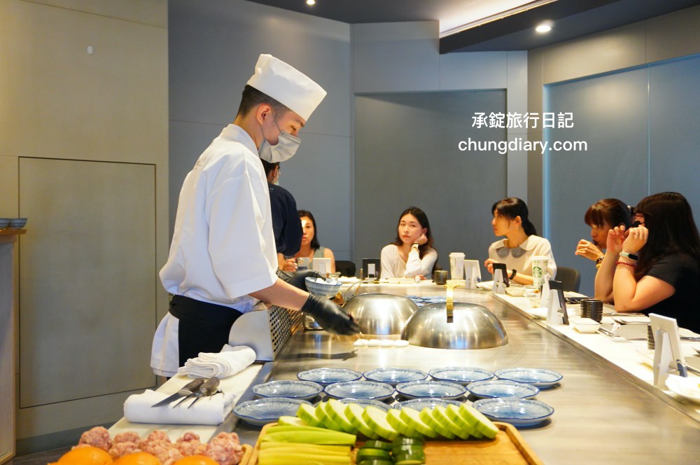 明水然・樂 新竹林森店｜新竹火車站正對面，幾乎0負評的無菜單鐵板燒，採預約制！野生活龍蝦、日本A5和牛、和牛漢堡、北海道生食級干貝…等海陸大餐，來自台北一位難求的爆紅鐵板燒品牌。