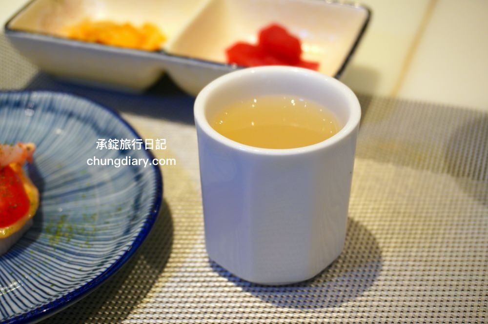 明水然・樂 新竹林森店｜新竹火車站正對面，幾乎0負評的無菜單鐵板燒，採預約制！野生活龍蝦、日本A5和牛、和牛漢堡、北海道生食級干貝…等海陸大餐，來自台北一位難求的爆紅鐵板燒品牌。