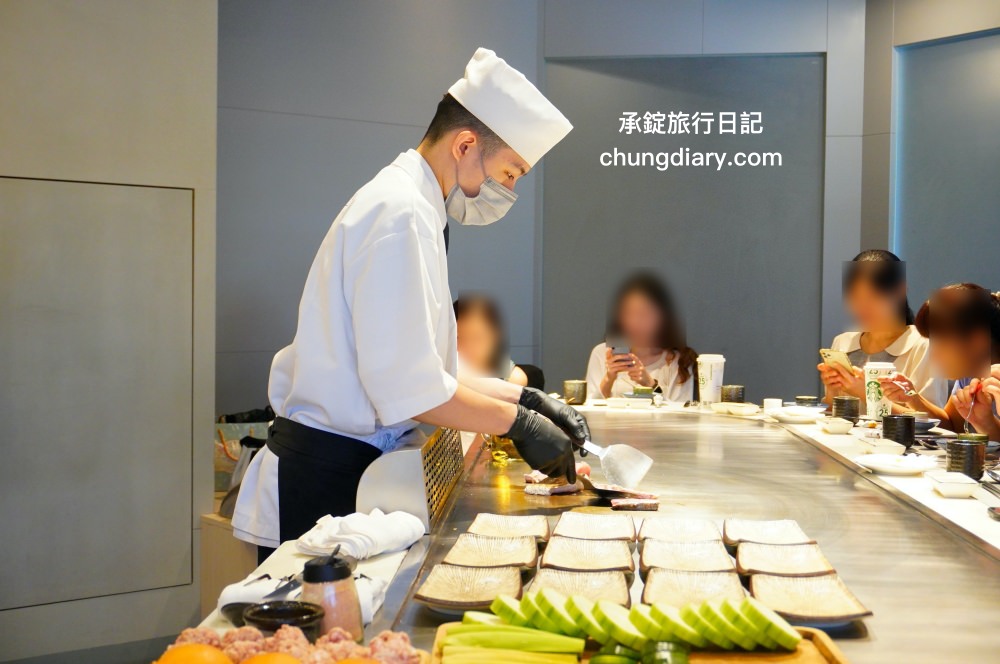 明水然・樂 新竹林森店｜新竹火車站正對面，幾乎0負評的無菜單鐵板燒，採預約制！野生活龍蝦、日本A5和牛、和牛漢堡、北海道生食級干貝…等海陸大餐，來自台北一位難求的爆紅鐵板燒品牌。