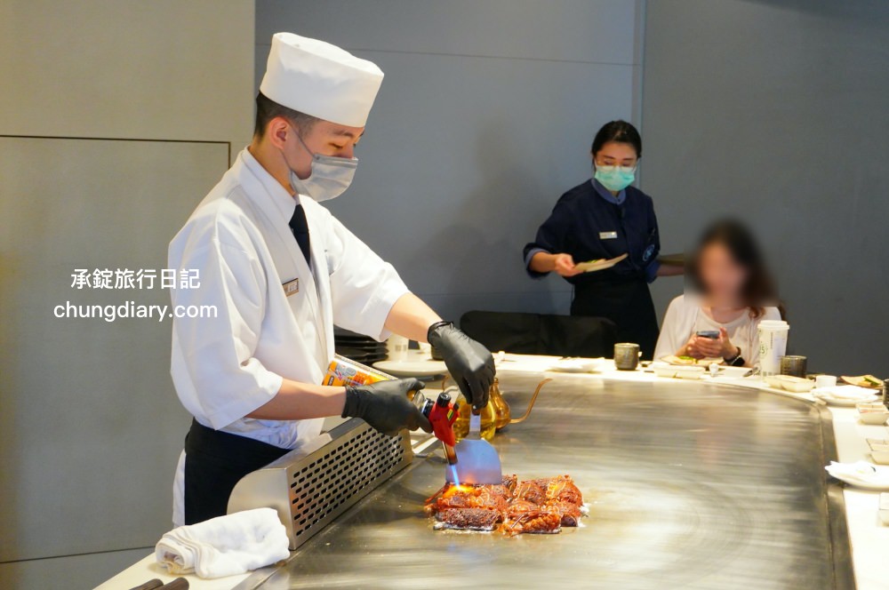 明水然・樂 新竹林森店｜新竹火車站正對面，幾乎0負評的無菜單鐵板燒，採預約制！野生活龍蝦、日本A5和牛、和牛漢堡、北海道生食級干貝…等海陸大餐，來自台北一位難求的爆紅鐵板燒品牌。