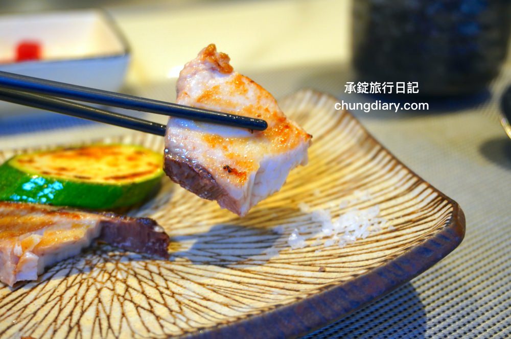 明水然・樂 新竹林森店｜新竹火車站正對面，幾乎0負評的無菜單鐵板燒，採預約制！野生活龍蝦、日本A5和牛、和牛漢堡、北海道生食級干貝…等海陸大餐，來自台北一位難求的爆紅鐵板燒品牌。