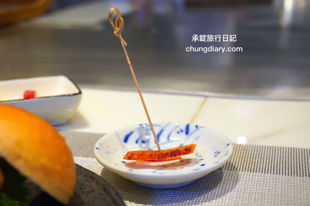 明水然・樂 新竹林森店｜新竹火車站正對面，幾乎0負評的無菜單鐵板燒，採預約制！野生活龍蝦、日本A5和牛、和牛漢堡、北海道生食級干貝…等海陸大餐，來自台北一位難求的爆紅鐵板燒品牌。