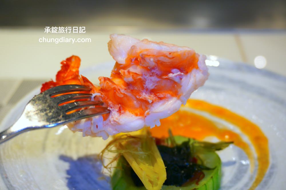 明水然・樂 新竹林森店｜新竹火車站正對面，幾乎0負評的無菜單鐵板燒，採預約制！野生活龍蝦、日本A5和牛、和牛漢堡、北海道生食級干貝…等海陸大餐，來自台北一位難求的爆紅鐵板燒品牌。