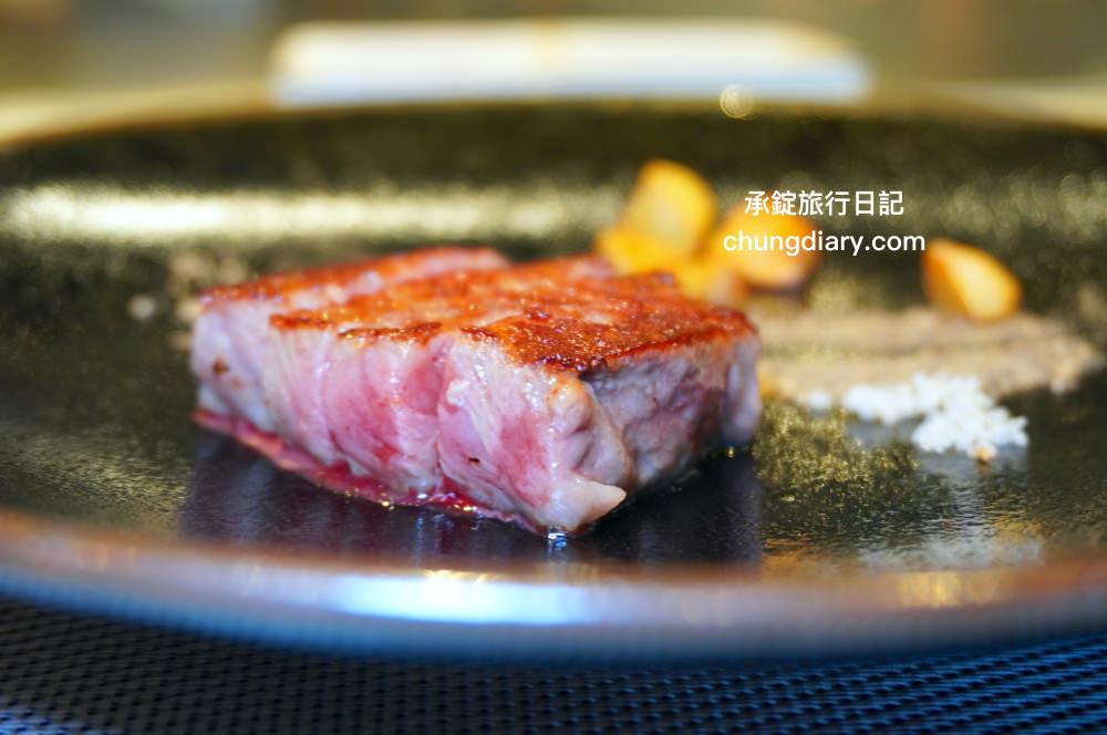 明水然・樂 新竹林森店｜新竹火車站正對面，幾乎0負評的無菜單鐵板燒，採預約制！野生活龍蝦、日本A5和牛、和牛漢堡、北海道生食級干貝…等海陸大餐，來自台北一位難求的爆紅鐵板燒品牌。