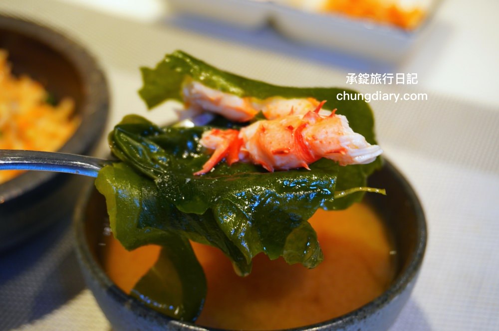 明水然・樂 新竹林森店｜新竹火車站正對面，幾乎0負評的無菜單鐵板燒，採預約制！野生活龍蝦、日本A5和牛、和牛漢堡、北海道生食級干貝…等海陸大餐，來自台北一位難求的爆紅鐵板燒品牌。