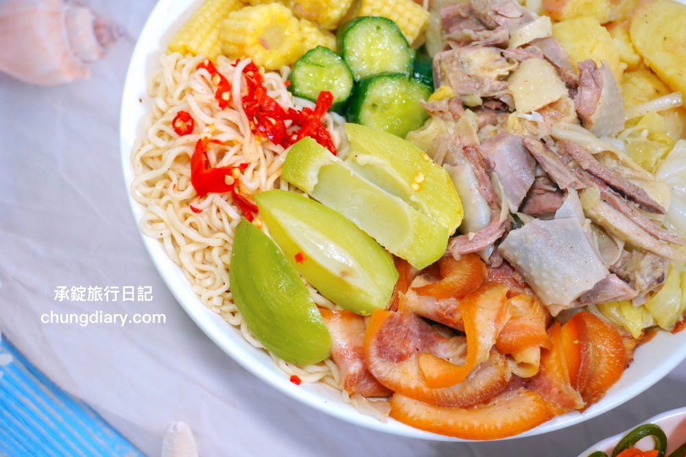 台中太平小吃【木子李鹽水雞】文青風手提輕食餐盒！去骨雞胸肉、大雞腿！冷滷味、涼拌小菜、內臟類、季節水果…超多選擇。