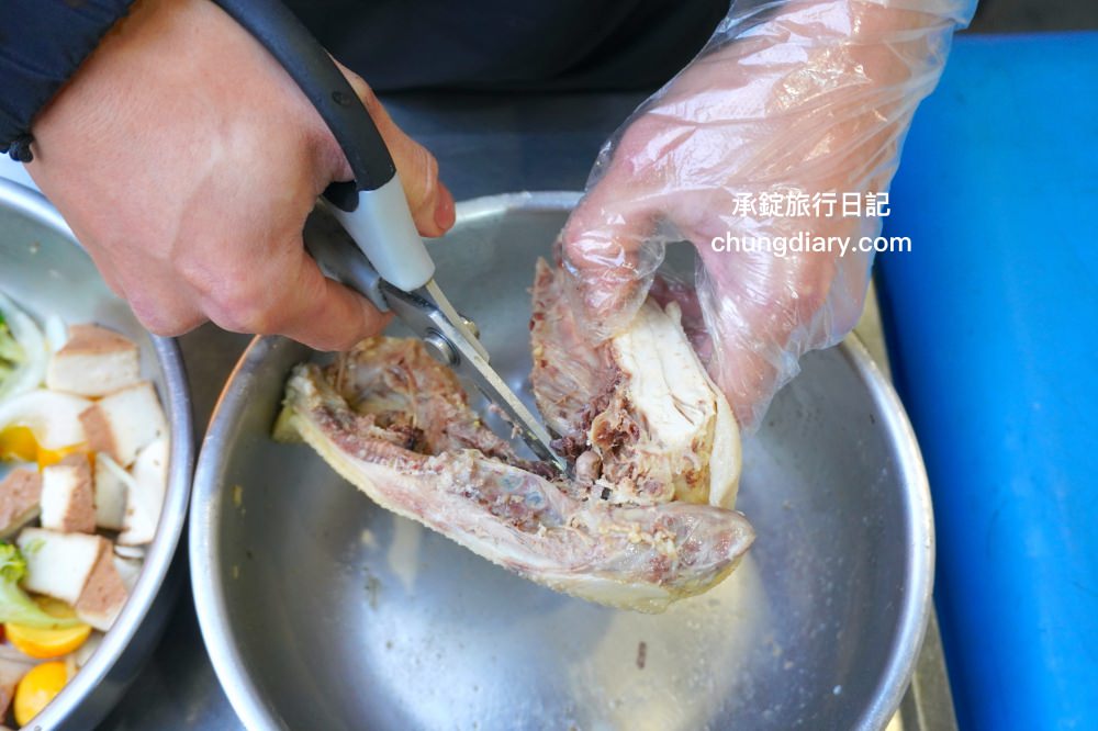 台中太平小吃【木子李鹽水雞】文青風手提輕食餐盒！去骨雞胸肉、大雞腿！冷滷味、涼拌小菜、內臟類、季節水果…超多選擇。