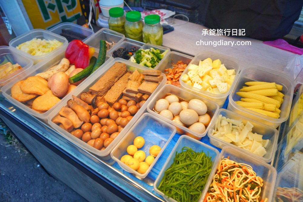 台中太平小吃【木子李鹽水雞】文青風手提輕食餐盒！去骨雞胸肉、大雞腿！冷滷味、涼拌小菜、內臟類、季節水果…超多選擇。