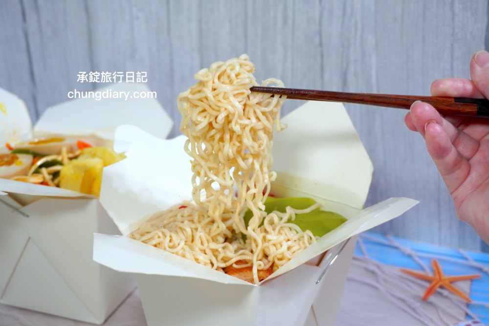 台中太平小吃【木子李鹽水雞】文青風手提輕食餐盒！去骨雞胸肉、大雞腿！冷滷味、涼拌小菜、內臟類、季節水果…超多選擇。