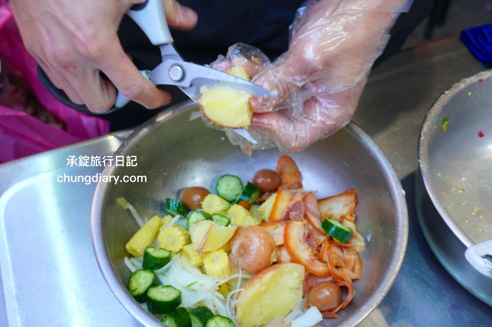 台中太平小吃【木子李鹽水雞】文青風手提輕食餐盒！去骨雞胸肉、大雞腿！冷滷味、涼拌小菜、內臟類、季節水果…超多選擇。