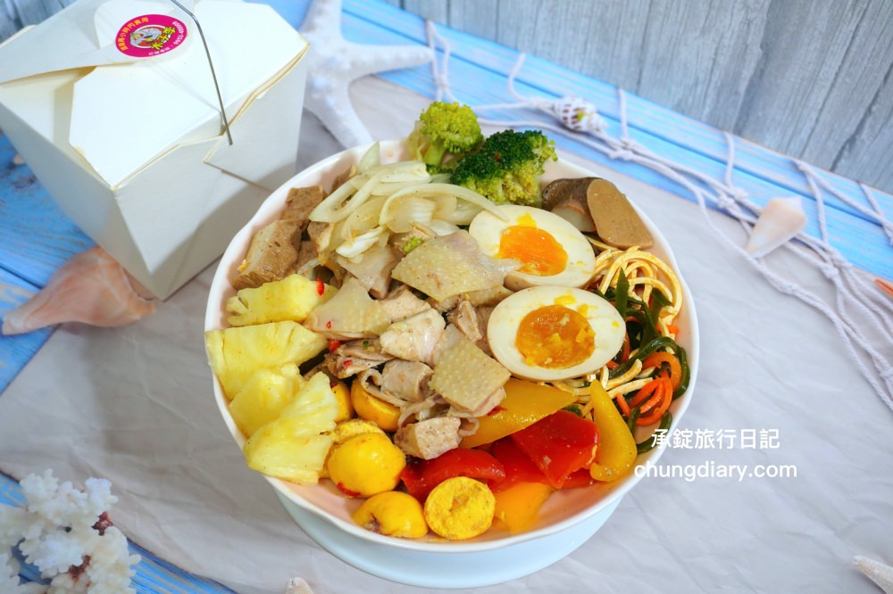 台中太平小吃【木子李鹽水雞】文青風手提輕食餐盒！去骨雞胸肉、大雞腿！冷滷味、涼拌小菜、內臟類、季節水果…超多選擇。