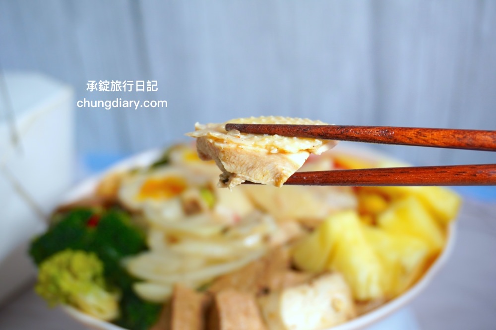 台中太平小吃【木子李鹽水雞】文青風手提輕食餐盒！去骨雞胸肉、大雞腿！冷滷味、涼拌小菜、內臟類、季節水果…超多選擇。