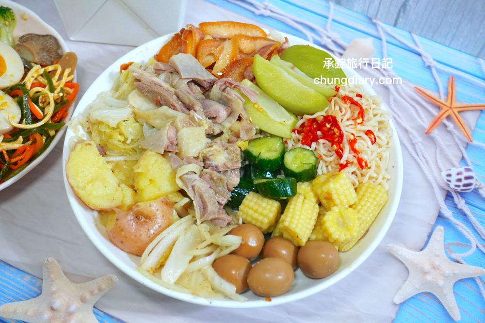 台中太平小吃【木子李鹽水雞】文青風手提輕食餐盒！去骨雞胸肉、大雞腿！冷滷味、涼拌小菜、內臟類、季節水果…超多選擇。