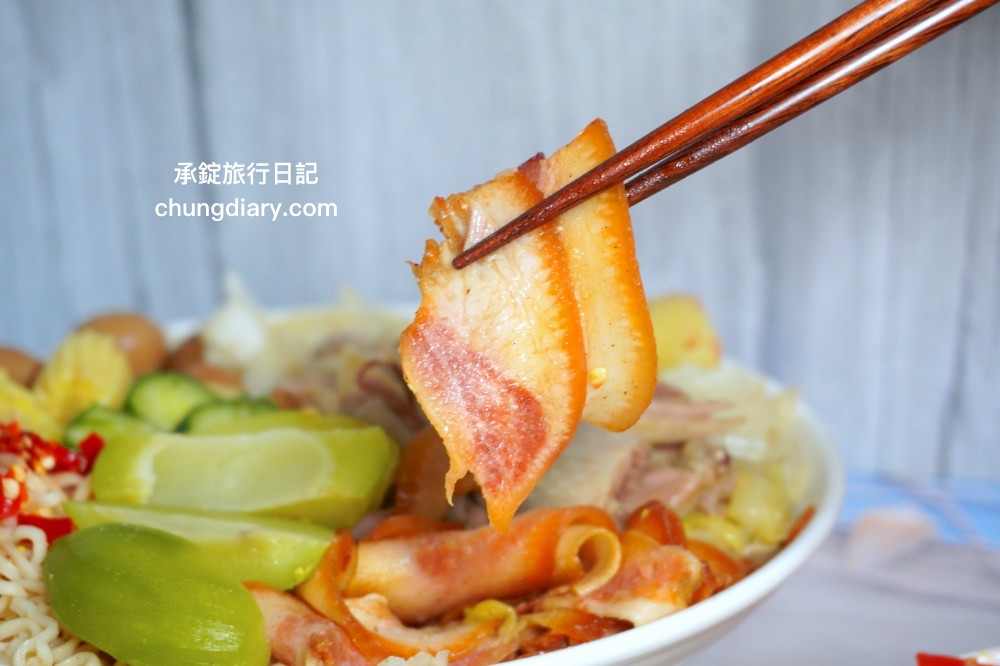 台中太平小吃【木子李鹽水雞】文青風手提輕食餐盒！去骨雞胸肉、大雞腿！冷滷味、涼拌小菜、內臟類、季節水果…超多選擇。