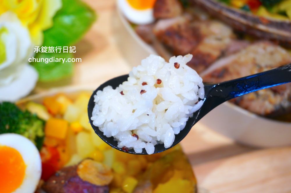 杉盒便當製所台中大里店|大里大明路便當店推薦,人氣必點:蔥油海南雞、究好戰斧豬排 (去骨)、黑胡椒骰牛!文青風木製餐盒,辦公室最愛的木盒便當。 - 第16張圖 杉盒便當製所台中大里店|大里大明路便當店推薦,人氣必點:蔥油海南雞、究好戰斧豬排 (去骨)、黑胡椒骰牛!文青風木製餐盒,辦公室最愛的木盒便當。