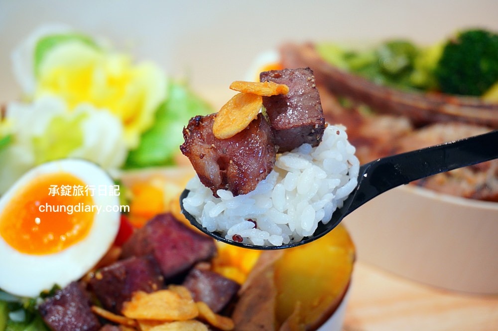 杉盒便當製所台中大里店|大里大明路便當店推薦,人氣必點:蔥油海南雞、究好戰斧豬排 (去骨)、黑胡椒骰牛!文青風木製餐盒,辦公室最愛的木盒便當。 - 第20張圖 杉盒便當製所台中大里店|大里大明路便當店推薦,人氣必點:蔥油海南雞、究好戰斧豬排 (去骨)、黑胡椒骰牛!文青風木製餐盒,辦公室最愛的木盒便當。