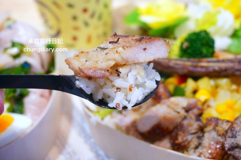 杉盒便當製所台中大里店|大里大明路便當店推薦,人氣必點:蔥油海南雞、究好戰斧豬排 (去骨)、黑胡椒骰牛!文青風木製餐盒,辦公室最愛的木盒便當。 - 第25張圖 杉盒便當製所台中大里店|大里大明路便當店推薦,人氣必點:蔥油海南雞、究好戰斧豬排 (去骨)、黑胡椒骰牛!文青風木製餐盒,辦公室最愛的木盒便當。