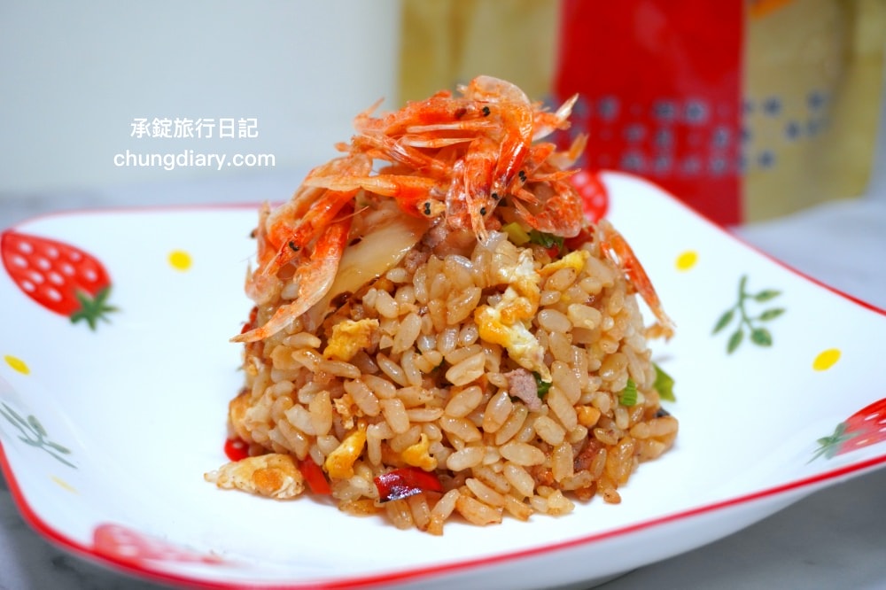 宅配團購美食【東港蔡家古早厝櫻花蝦】來自屏東海港的美味，東港三寶「櫻花蝦」、「一口吃烏魚子」美味又方便！