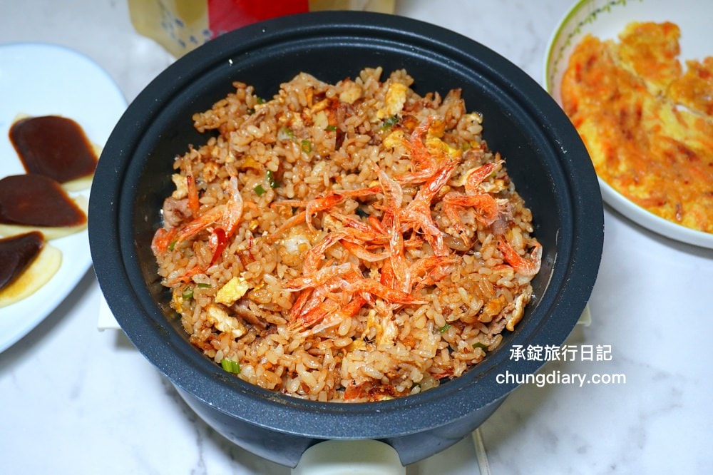 宅配團購美食【東港蔡家古早厝櫻花蝦】來自屏東海港的美味，東港三寶「櫻花蝦」、「一口吃烏魚子」美味又方便！