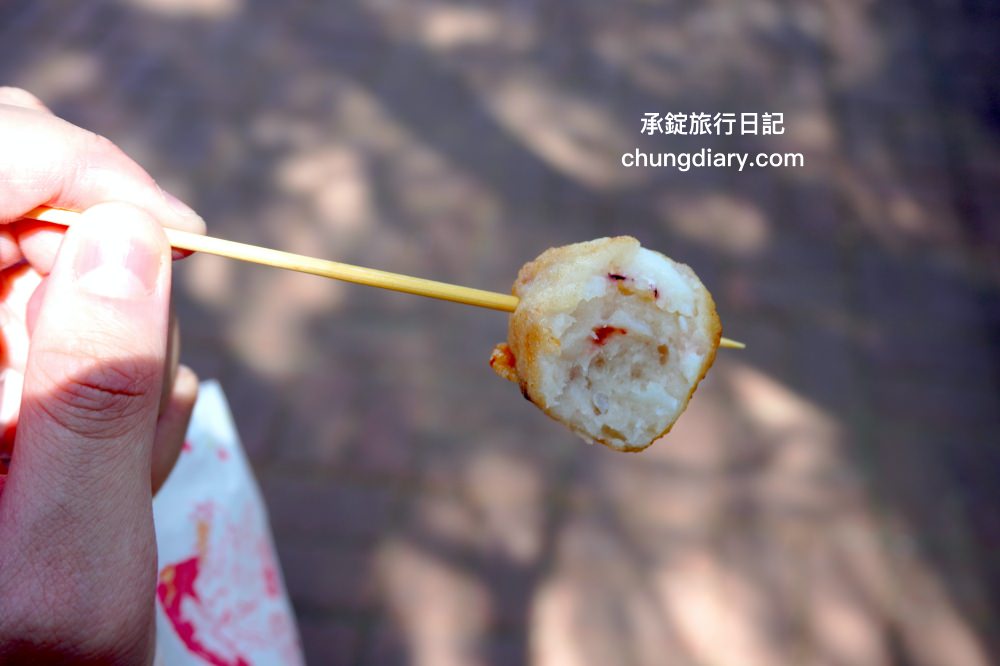 澎湖花枝丸【林投公園炸魚】澎湖在地人推薦美食，真材實料的花枝漿比例超高，還能吃得到大口的花枝塊！
